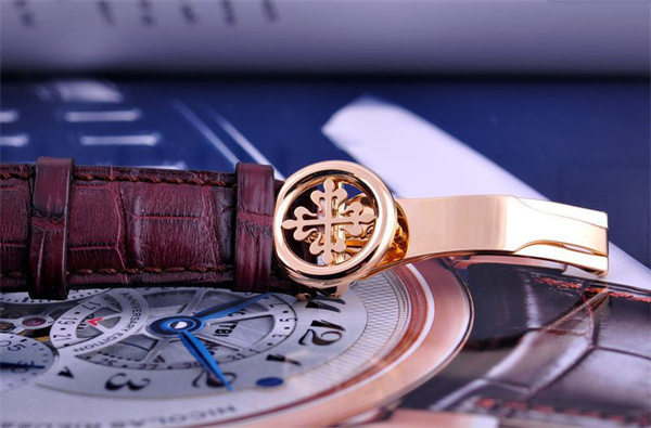 百达翡丽手表进灰了原因是啥(图) 百达翡丽手表进灰了原因是啥(图)